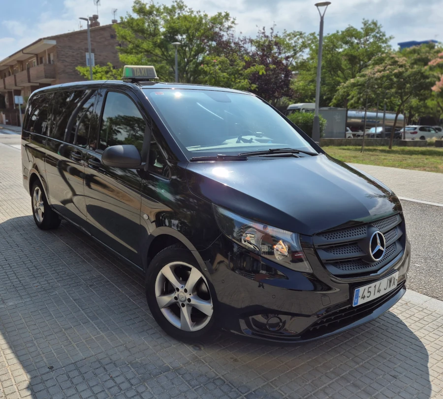 http://Mercedes%20Benz%20Vito%20Tourer%20-%20side%20view